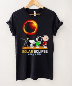 Peanuts characters watching Solar Eclipse April 8 2024 hoodie, sweater, longsleeve, shirt v-neck, t-shirt