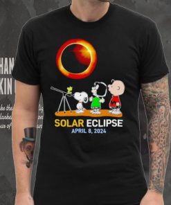 Peanuts characters watching Solar Eclipse April 8 2024 hoodie, sweater, longsleeve, shirt v-neck, t-shirt