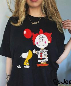 Peanuts charlie brown pennywise and snoopy it movie costume halloween shirt 1 Peanuts charlie brown pennywise and snoopy it movie costume halloween shirt