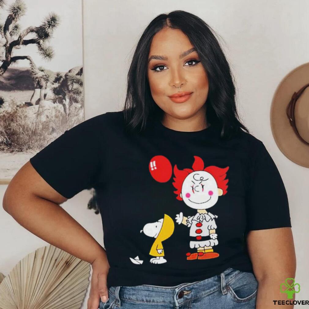 Peanuts charlie brown pennywise and snoopy it movie costume halloween shirt Peanuts charlie brown pennywise and snoopy it movie costume halloween shirt