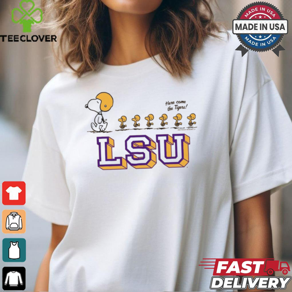Peanuts x LSU Tigers Snoopy’s Football Team Here Come The Tigers t shirt Peanuts x LSU Tigers Snoopy’s Football Team Here Come The Tigers t shirt