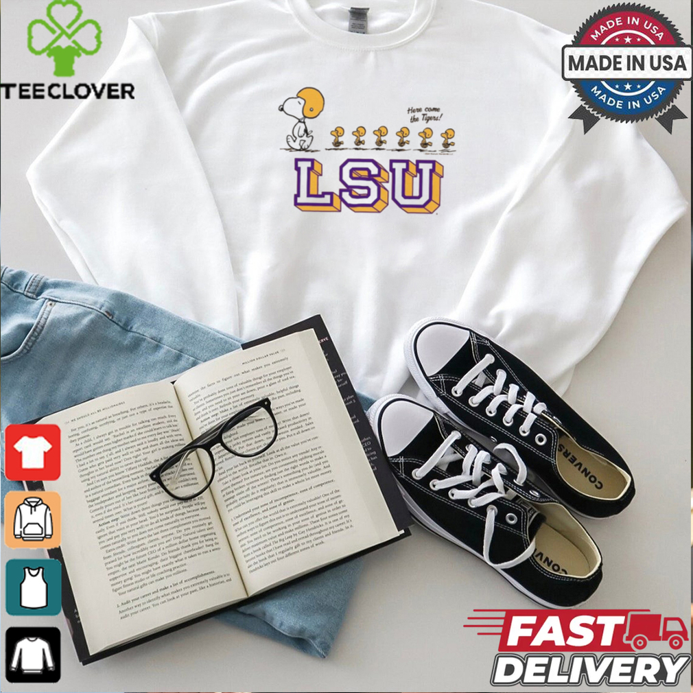 Peanuts x LSU Tigers Snoopy’s Football Team Here Come The Tigers t shirt Peanuts x LSU Tigers Snoopy’s Football Team Here Come The Tigers t shirt