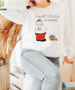 Peter Griffin Chicago Bears peeing on San Francisco 49ers helmet I smell winning tis the season shirt 1 Peter Griffin Chicago Bears peeing on San Francisco 49ers helmet I smell winning tis the season shirt