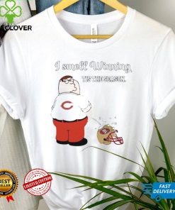 Peter Griffin Chicago Bears peeing on San Francisco 49ers helmet I smell winning tis the season shirt 3 Peter Griffin Chicago Bears peeing on San Francisco 49ers helmet I smell winning tis the season shirt
