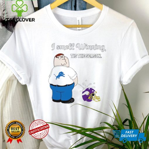 Peter Griffin Detroit Lions peeing on Minnesota Vikings helmet I smell winning tis the season hoodie, sweater, longsleeve, shirt v-neck, t-shirt