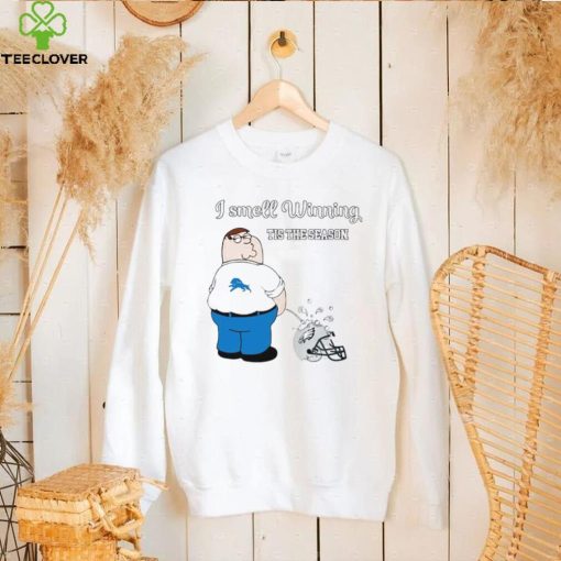 Peter Griffin Detroit Lions peeing on Philadelphia Eagles helmet I smell winning tis the season hoodie, sweater, longsleeve, shirt v-neck, t-shirt