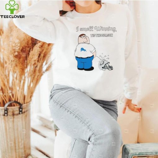 Peter Griffin Detroit Lions peeing on Philadelphia Eagles helmet I smell winning tis the season hoodie, sweater, longsleeve, shirt v-neck, t-shirt