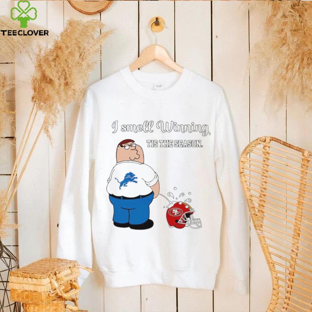 Peter Griffin Detroit Lions peeing on San Francisco 49ers I smell winning tis the season shirt Peter Griffin Detroit Lions peeing on San Francisco 49ers I smell winning tis the season shirt