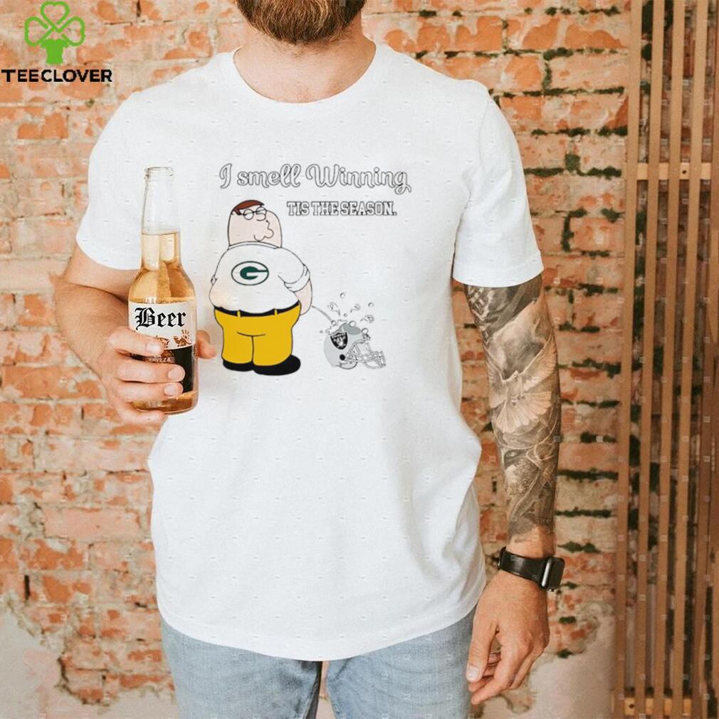 Peter Griffin Green Bay Packers peeing on Las Vegas Raiders helmet I smell winning tis the season shirt Peter Griffin Green Bay Packers peeing on Las Vegas Raiders helmet I smell winning tis the season shirt