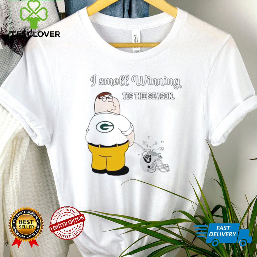 Peter Griffin Green Bay Packers peeing on Las Vegas Raiders helmet I smell winning tis the season shirt Peter Griffin Green Bay Packers peeing on Las Vegas Raiders helmet I smell winning tis the season shirt