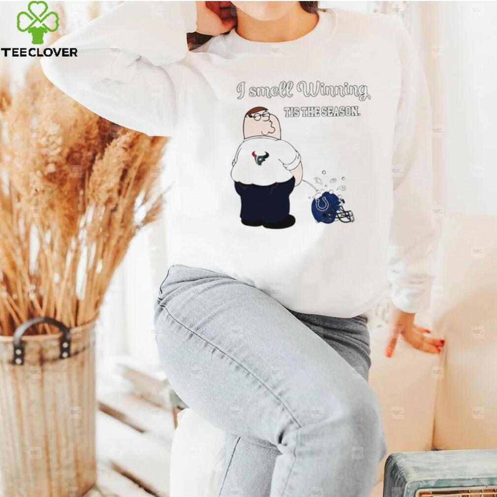 Peter Griffin Houston Texans peeing on Indianapolis Colts helmet I smell winning tis the season shirt Peter Griffin Houston Texans peeing on Indianapolis Colts helmet I smell winning tis the season shirt
