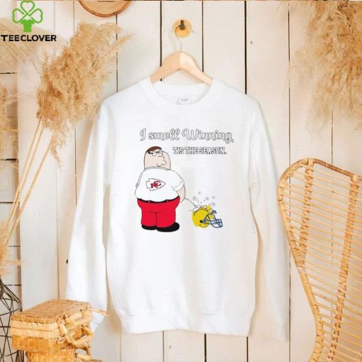 Peter Griffin Kansas City Chiefs peeing on Los Angeles Chargers helmet I smell winning tis the season hoodie, sweater, longsleeve, shirt v-neck, t-shirt