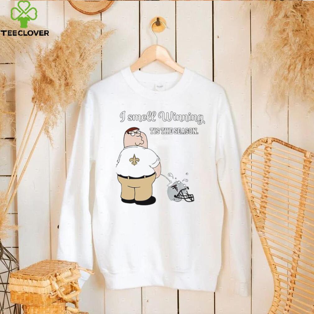 Peter Griffin New Orleans Saints peeing on Atlanta Falcons helmet I smell winning tis the season shirt