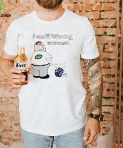 Peter Griffin New York Jets I smell winning tis the season peeing on Baltimore Ravens helmet hoodie, sweater, longsleeve, shirt v-neck, t-shirt