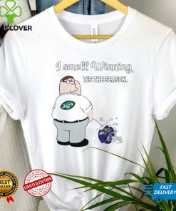 Peter Griffin New York Jets I smell winning tis the season peeing on Baltimore Ravens helmet hoodie, sweater, longsleeve, shirt v-neck, t-shirt