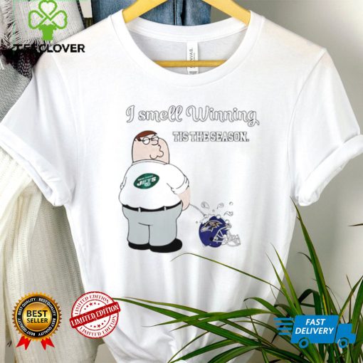 Peter Griffin New York Jets I smell winning tis the season peeing on Baltimore Ravens helmet hoodie, sweater, longsleeve, shirt v-neck, t-shirt