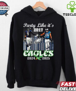 Philadelphia Eagles party like it’s 2017 Nick Foles and Saquon Barkley football signatures shirt