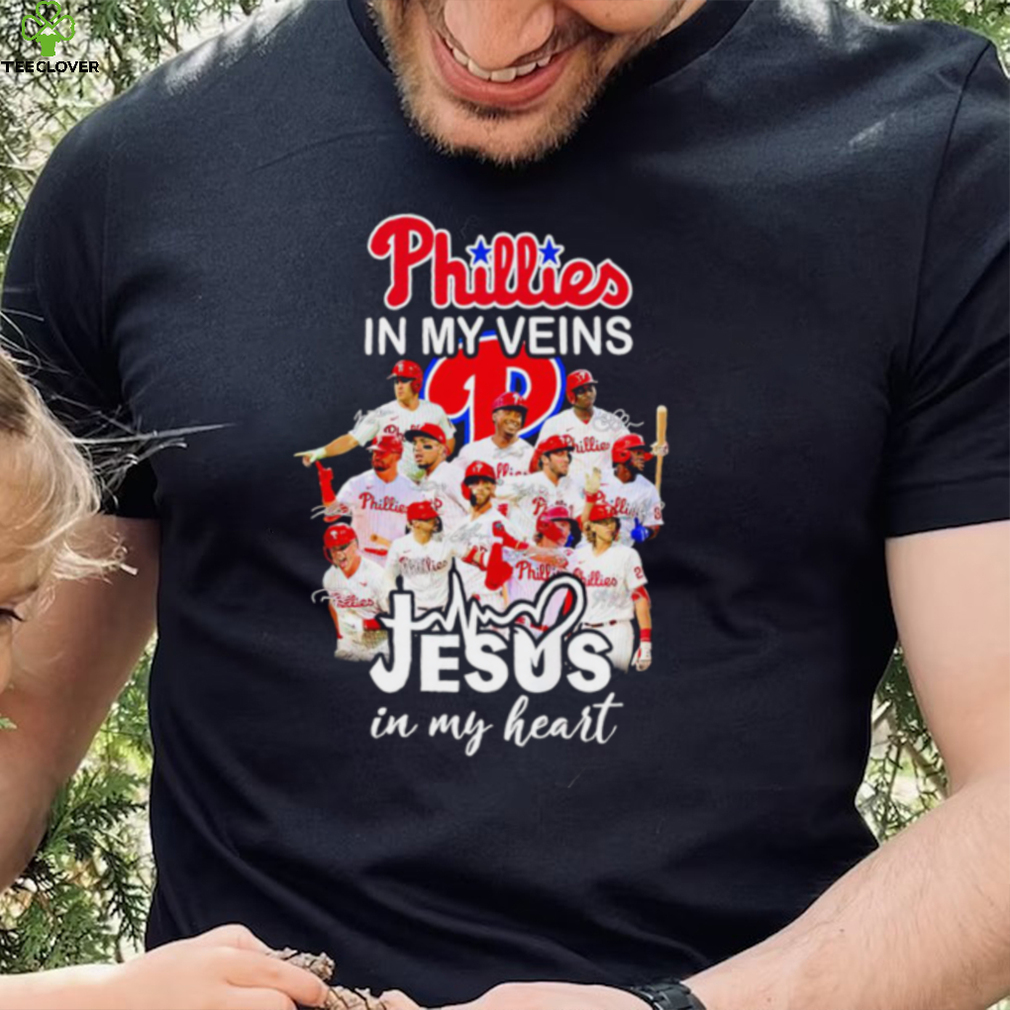 Philadelphia Phillies in my veins Jesus in my heart signature 2022 shirt