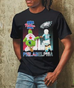 Philadelphia Phillies vs Philadelphia Eagles Philadelphia Skyline 2023 Shirt