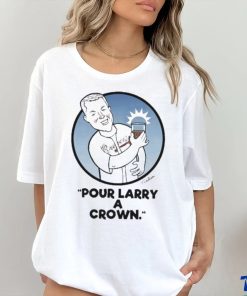 Pour larry a crown shirt