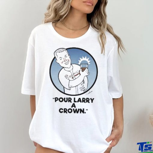 Pour larry a crown shirt