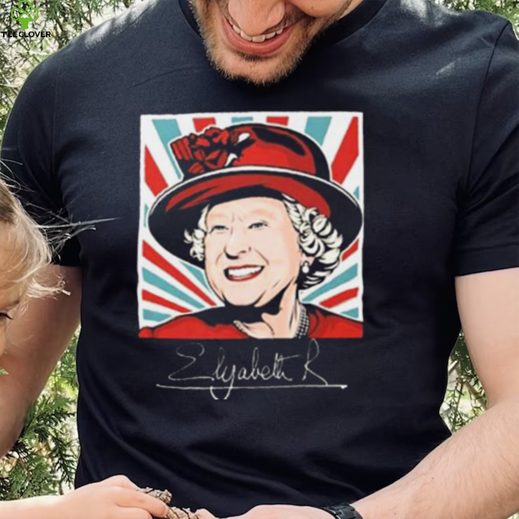 RIP Queen Elizabeth II 1926 2022 Queen Of England Vintage Signature Vintage T Shirt