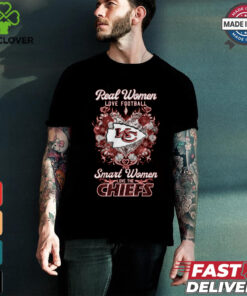 Real Women LOVE FOOTBALL Smart Women LOVE THE CHIEFS shirt