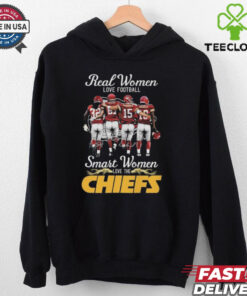 Real Women Love Football, Smart Women Love The Kansas City Chiefs 4 Players Signatures 2024 Shirt, featuring signatures from key players to celebrate team pride.