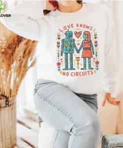 Robots love knows no circuits Valentine’s Day T Shirt