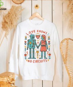 Robots love knows no circuits Valentine’s Day T Shirt