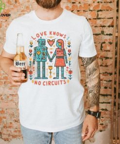 Robots love knows no circuits Valentine’s Day T Shirt