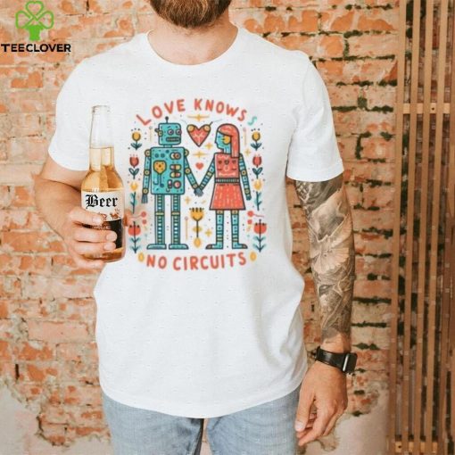 Robots love knows no circuits Valentine’s Day T Shirt