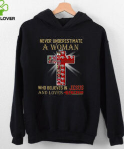 San Francisco 49ers Don’t Never Underestimate A Woman Who Believes In Jesus Shirt
