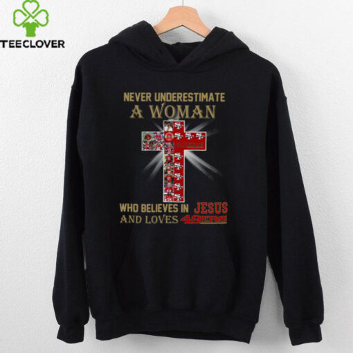 San Francisco 49ers Don’t Never Underestimate A Woman Who Believes In Jesus Shirt