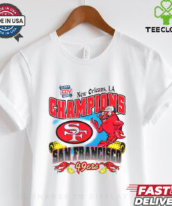 Las Vegas Raiders 1981 Super Bowl Champions New Orleans Louisiana Shirt featuring a vintage design that honors the Raiders' historic victory in Super Bowl XV. Celebrate the team's iconic win in New Orleans with this commemorative, retro-inspired apparel.