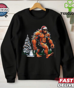 Santa Bigfoot Christmas Tree Lights Funny Sasquatch Believe T Shirt Recovered