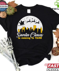Santa Claus is coming to Tahn skyline Christmas shirt