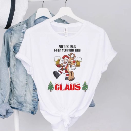 Santa claus aint no laws when you’re drinkin’ with claus t hoodie, sweater, longsleeve, shirt v-neck, t-shirt