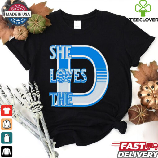 She loves the D Detroit Lions shirt