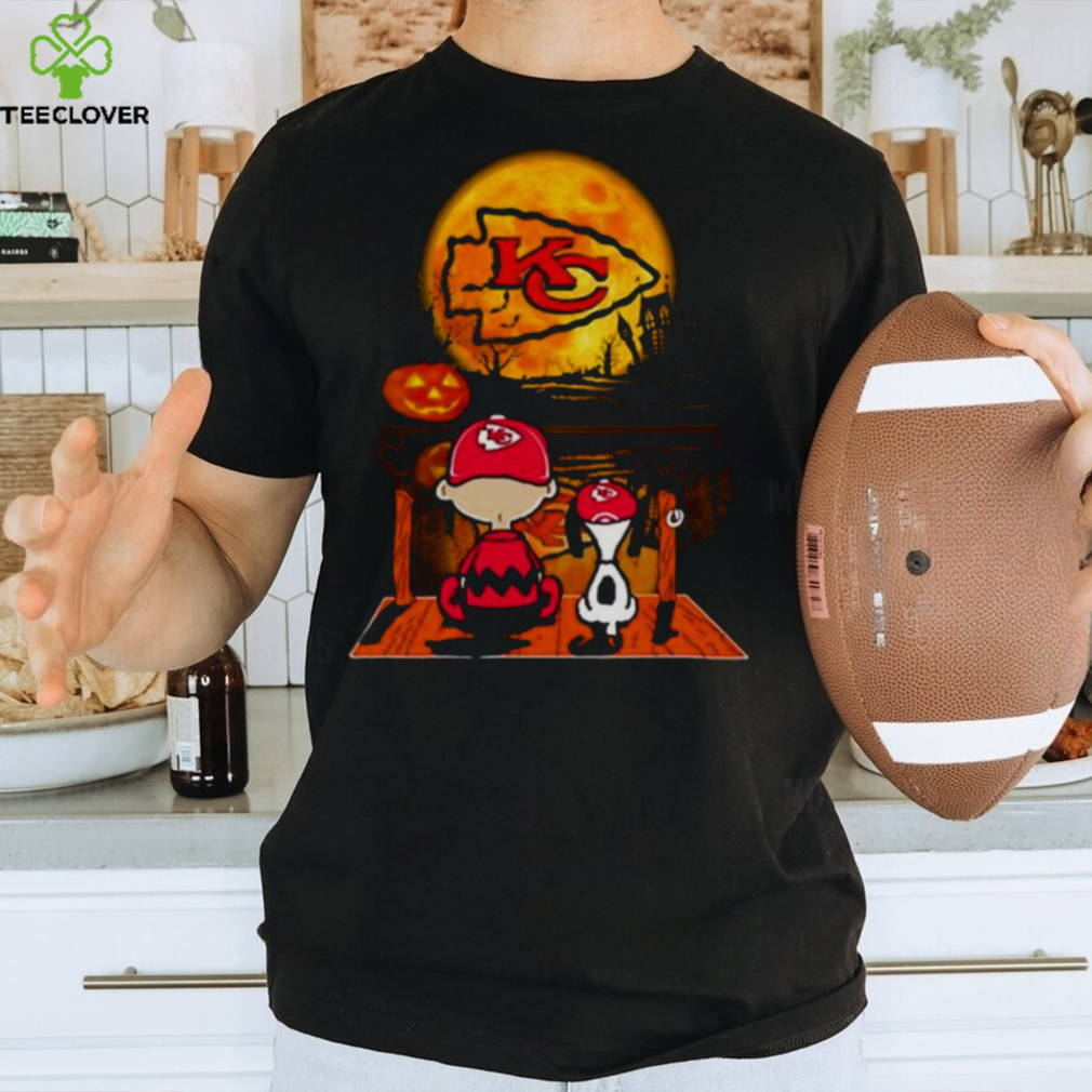 Snoopy And Charlie Brown Kansas City Chiefs Sitting Under Moon Halloween 2023 T shirt Snoopy And Charlie Brown Kansas City Chiefs Sitting Under Moon Halloween 2023 T shirt