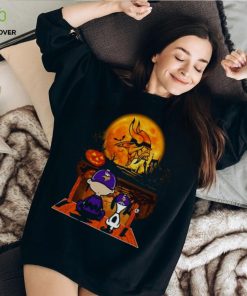 Snoopy And Charlie Brown Minnesota Vikings Sitting Under Moon Halloween 2023 T shirt
