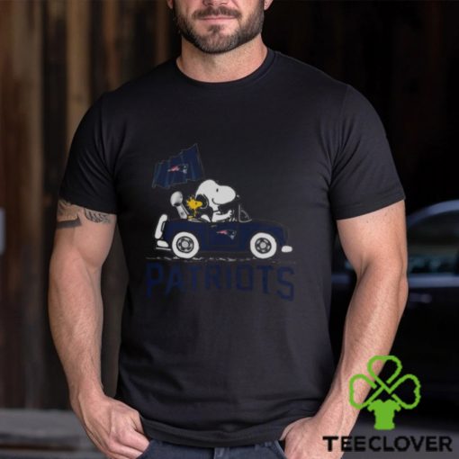 Snoopy And Woodstock Driving Car New England Patriots T shirt