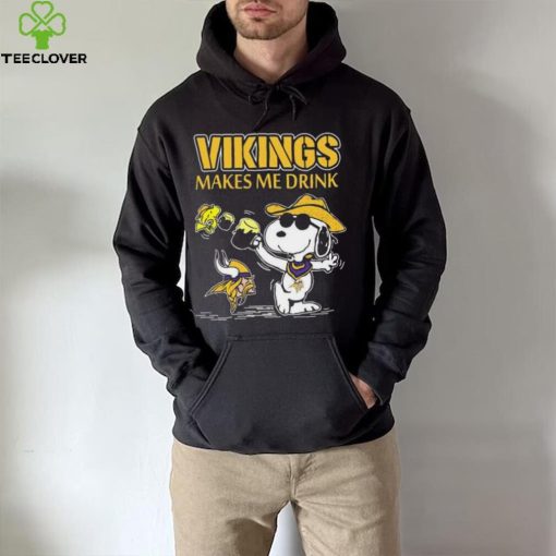 Snoopy And Woodstock Minnesota Vikings Makes Me Drinks Shirt