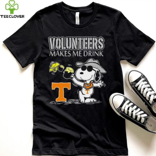 Snoopy And Woodstock Tennessee Volunteers Makes Me Drinks Shirt