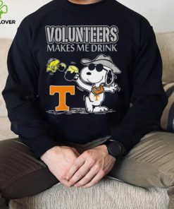 Snoopy And Woodstock Tennessee Volunteers Makes Me Drinks Shirt