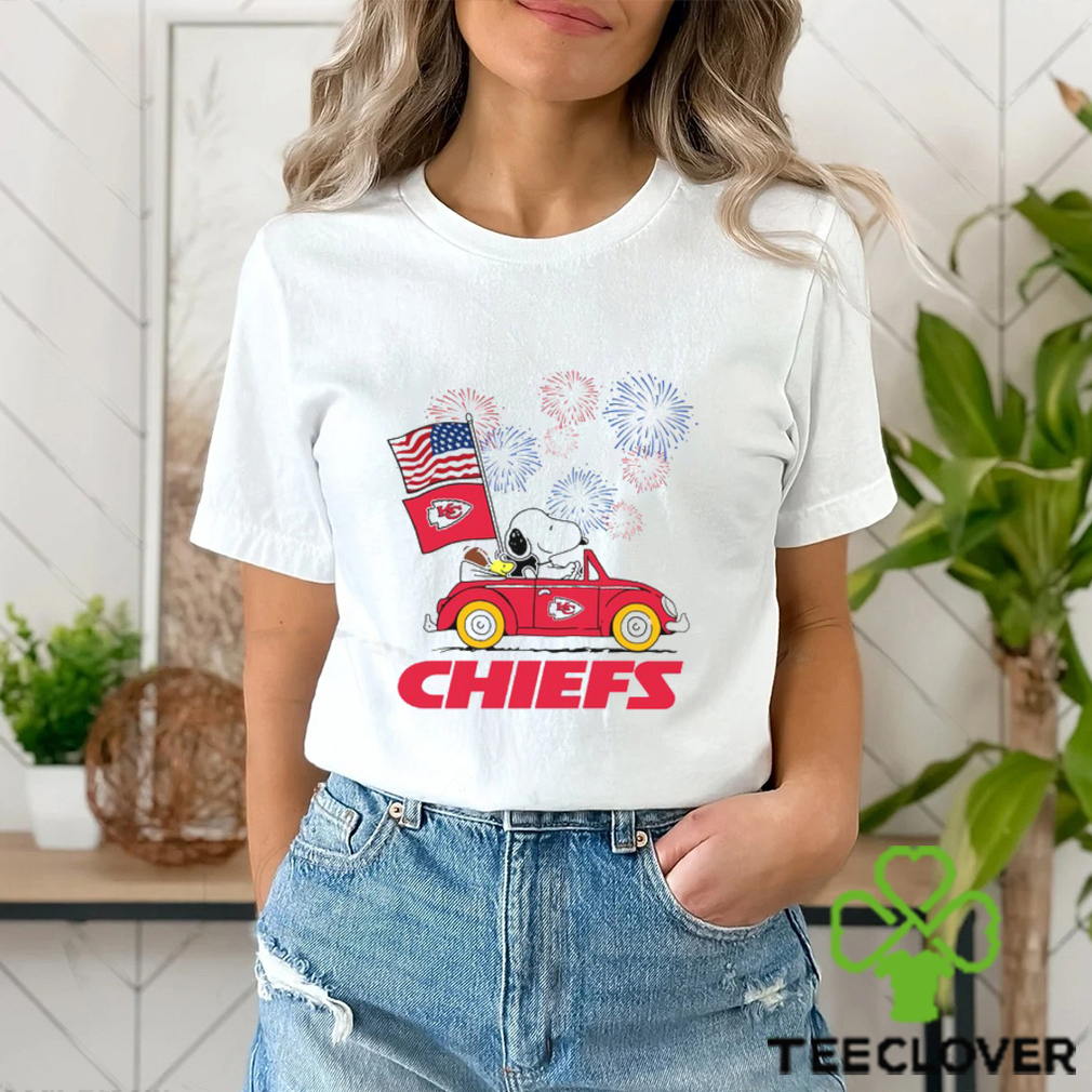 Snoopy Football Happy 4th Of July Kansas City Chiefs Shirt Snoopy Football Happy 4th Of July Kansas City Chiefs Shirt