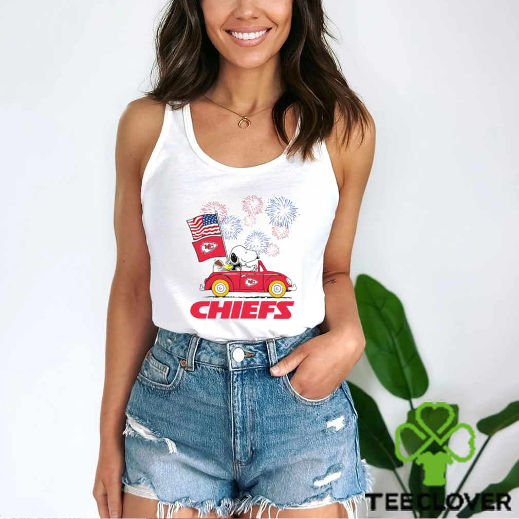 Snoopy Football Happy 4th Of July Kansas City Chiefs Shirt Snoopy Football Happy 4th Of July Kansas City Chiefs Shirt