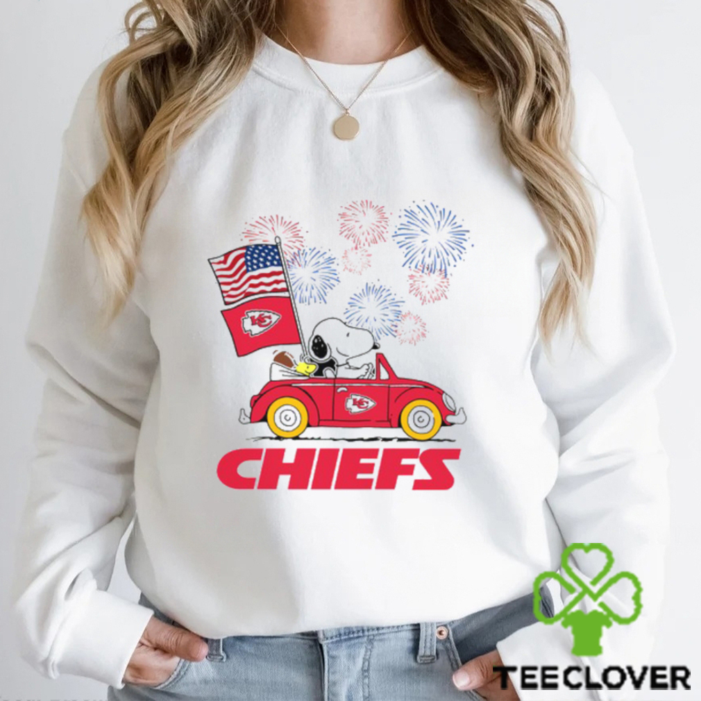 Snoopy Football Happy 4th Of July Kansas City Chiefs Shirt Snoopy Football Happy 4th Of July Kansas City Chiefs Shirt