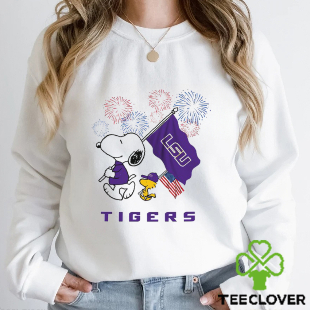 Snoopy Football Happy 4th Of July LSU Tigers Shirt Snoopy Football Happy 4th Of July LSU Tigers Shirt