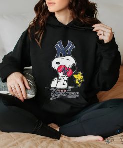 Snoopy Hug Heart New York Yankees Baseball hoodie, sweater, longsleeve, shirt v-neck, t-shirt